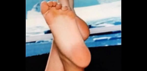  Cumming on kate upton’s feet